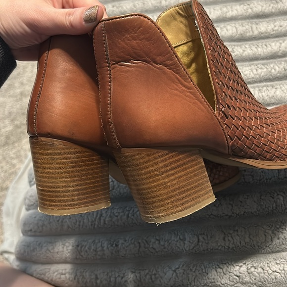 Vintage Foundry Co. Skyler Women's Leather Ankle Boots - Picture 9 of 14